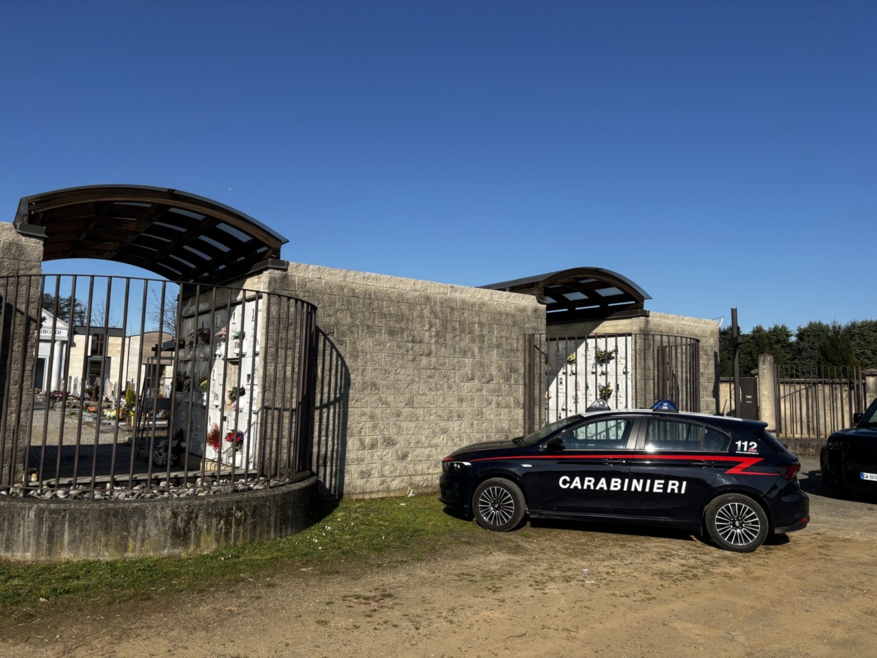 Furto di rame al cimitero di Tregasio