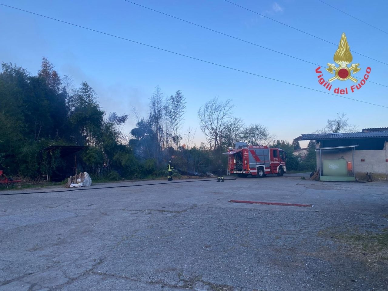 Incendio di sterpaglie a Cascina Guidino