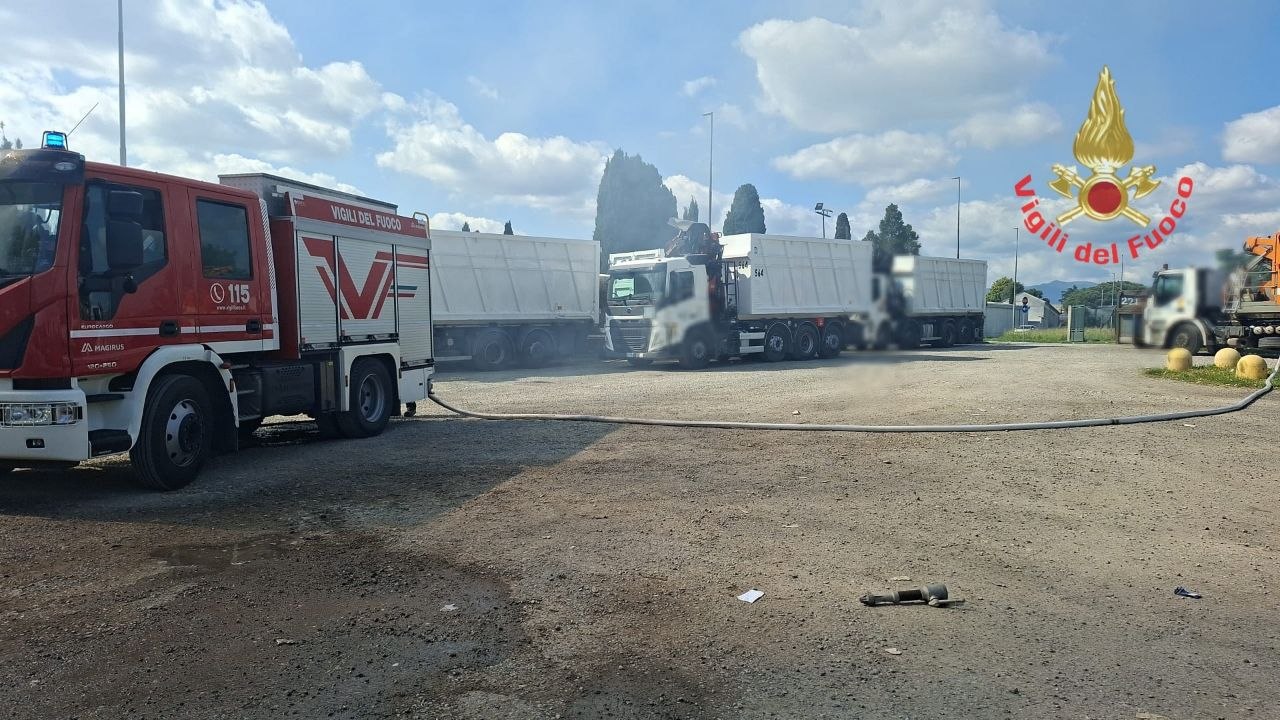 Incendio di un autocarro a Giussano