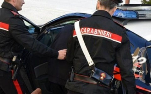 Denunciato un egiziano senza permesso di soggiorno in un salone di Carate Brianza