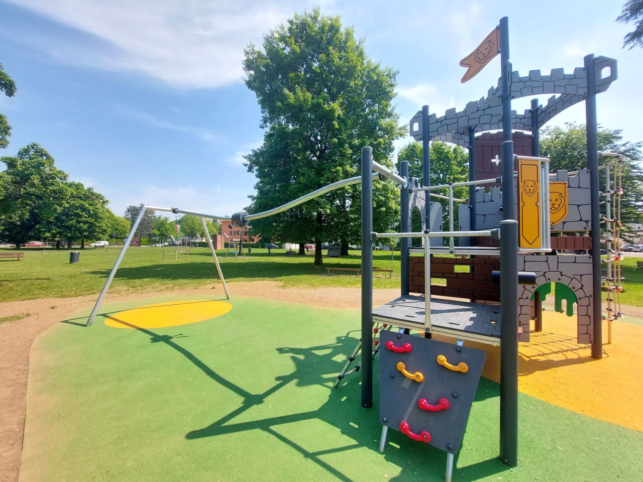 Rinnovati i giochi nel Parco Green e nei giardini di via Leopardi a Birone