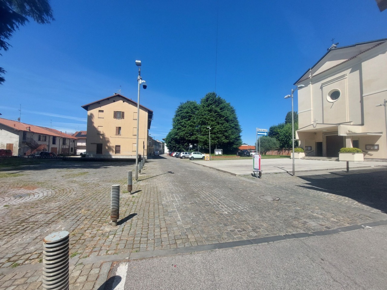 Birone, nuova pavimentazione per la piazza della chiesa