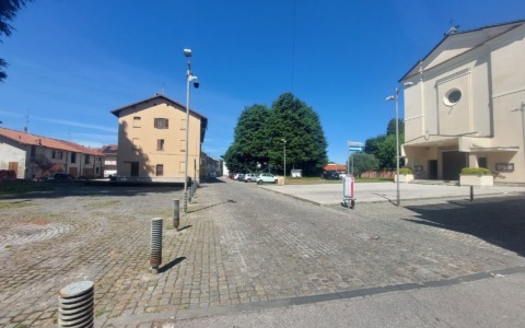 Birone, nuova pavimentazione per la piazza della chiesa