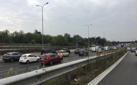 Chiusura della carreggiata della Valassina per un incidente