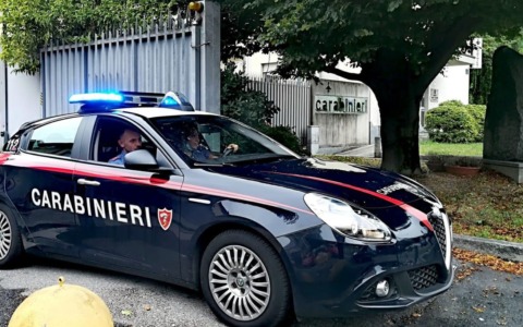 Tre minorenni denunciati per tentata rapina a una madre
