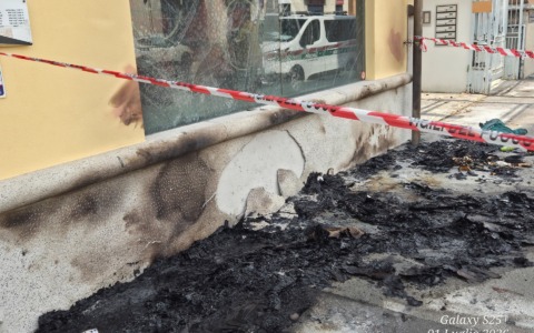 Ancora incendi a Paina: bruciati cassonetti in via General Cantore
