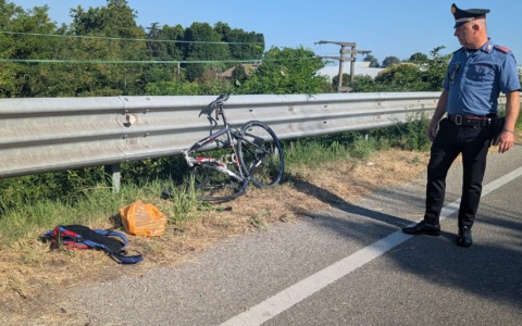 Ciclista gravemente ferito da un’auto a Sovico