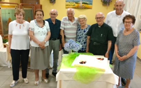 Da Chicago a Robbiano: don Fortunato festeggia con i coscritti